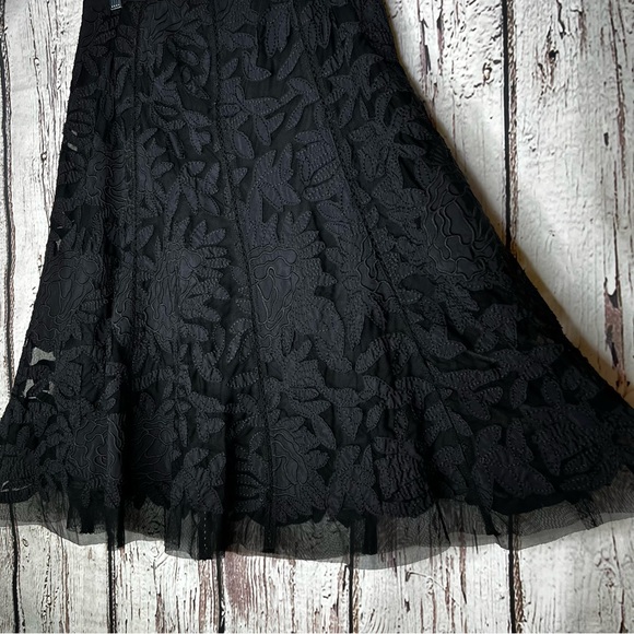Peter Nygard Black Lace Overlay Embroidered Applique Satin Skirt Size 10 EUC - Picture 2 of 14